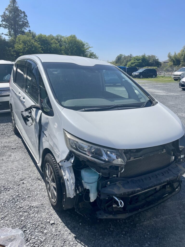 フリードハイブリッド